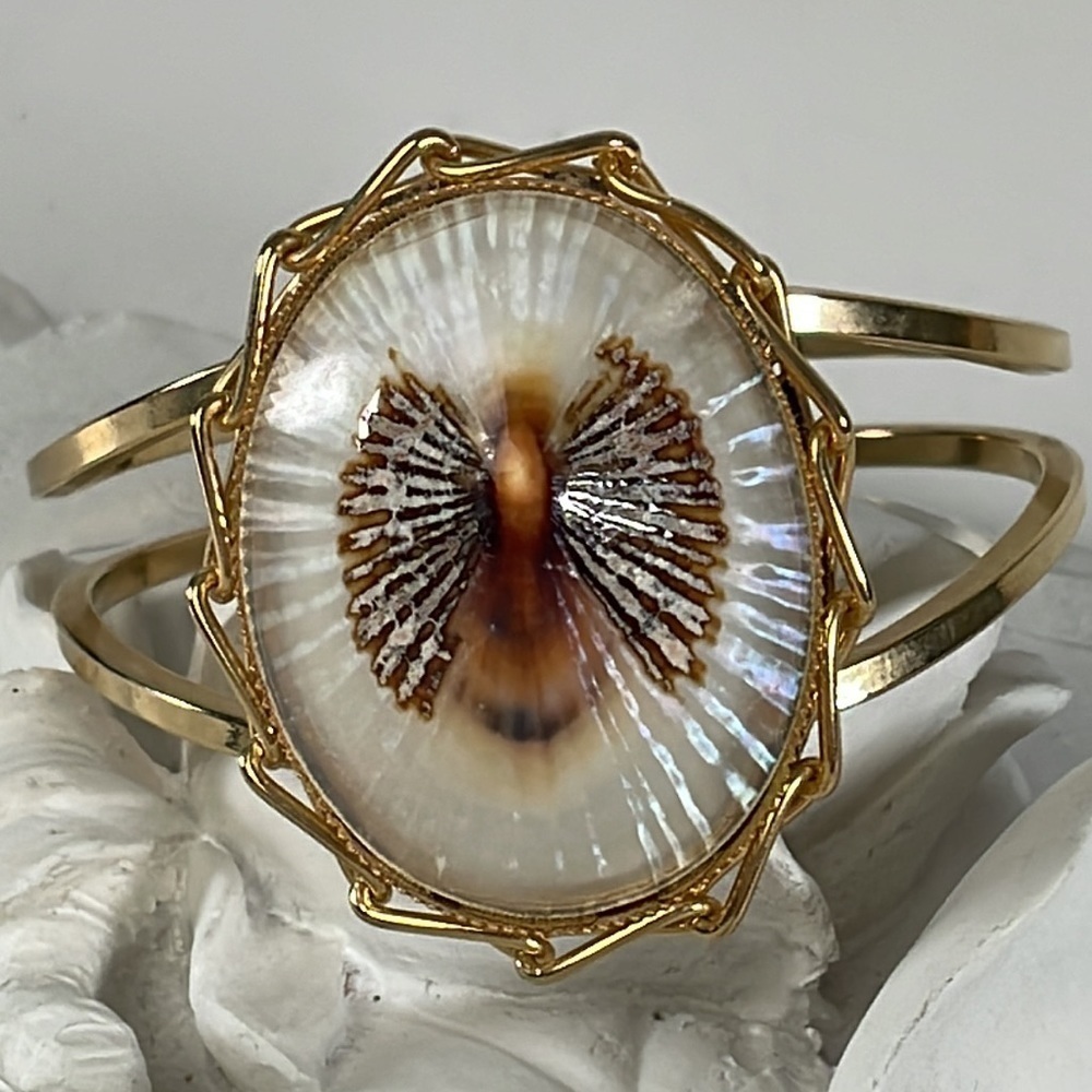 Shell Dove Clamp Style Bangle